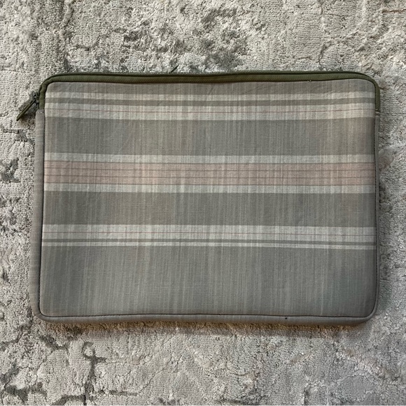 Burton | Pink Plaid Laptop Sleeve Case - Picture 6 of 7